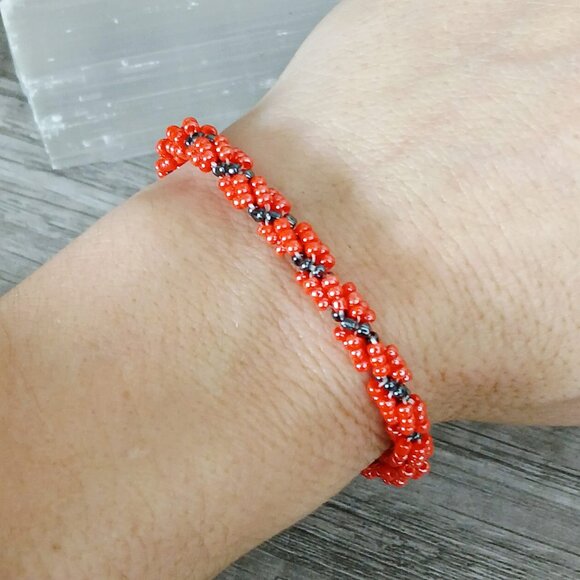 Orange beaded spiral rope bracelet, adjustable seed bead bracelet - Picture 4 of 4